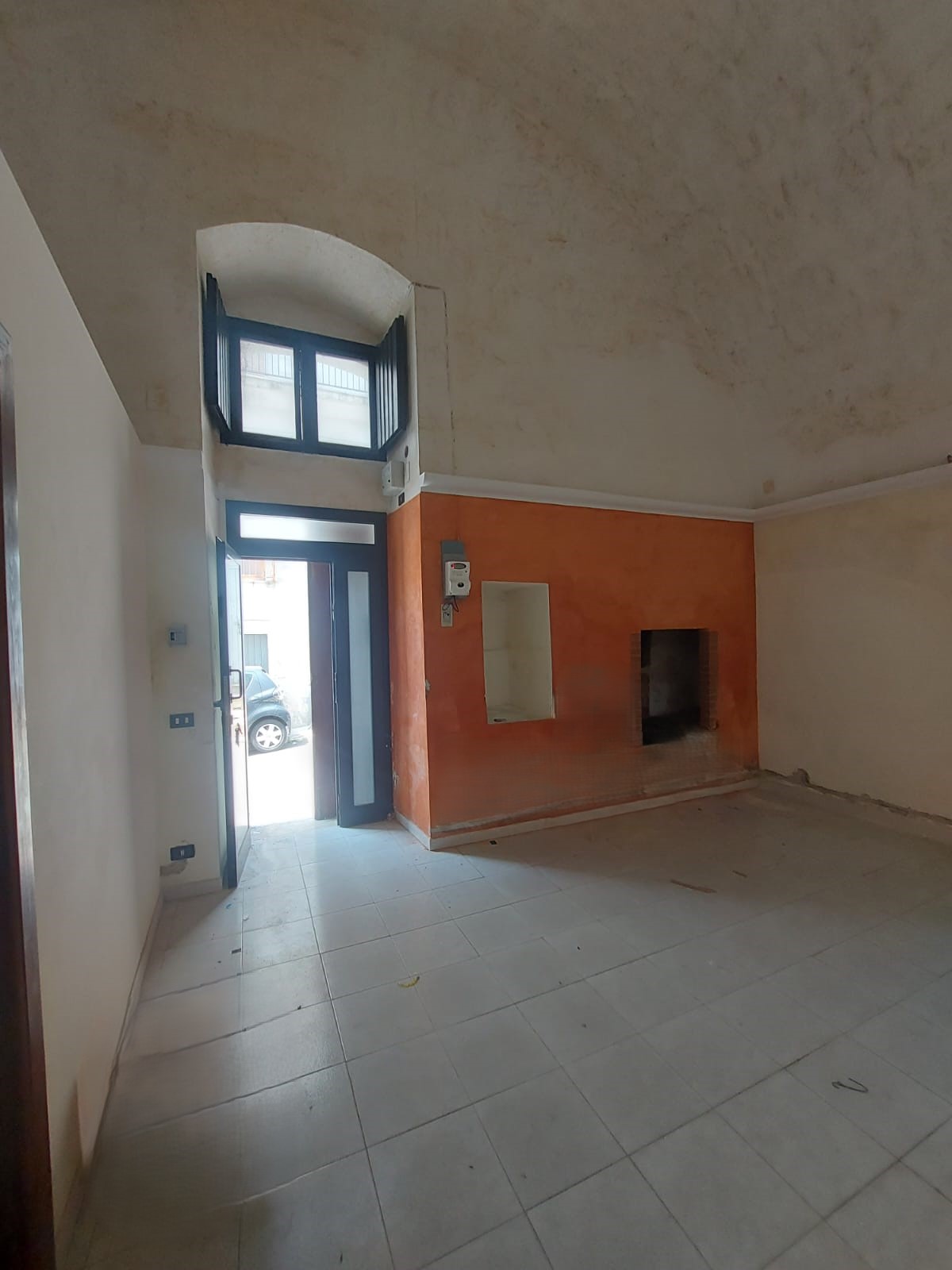 Intero stabile in via Tara, angolo via G. Paisiello