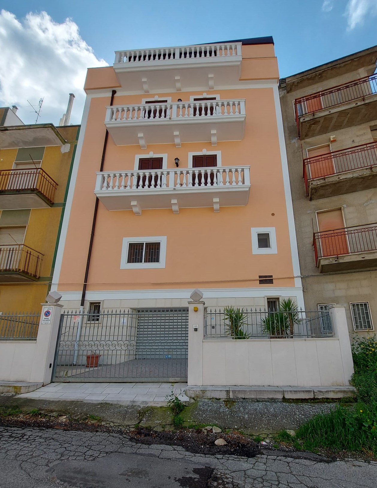 3 Compendio immobiliare via della Pace/via Padre Damiano Tuseo