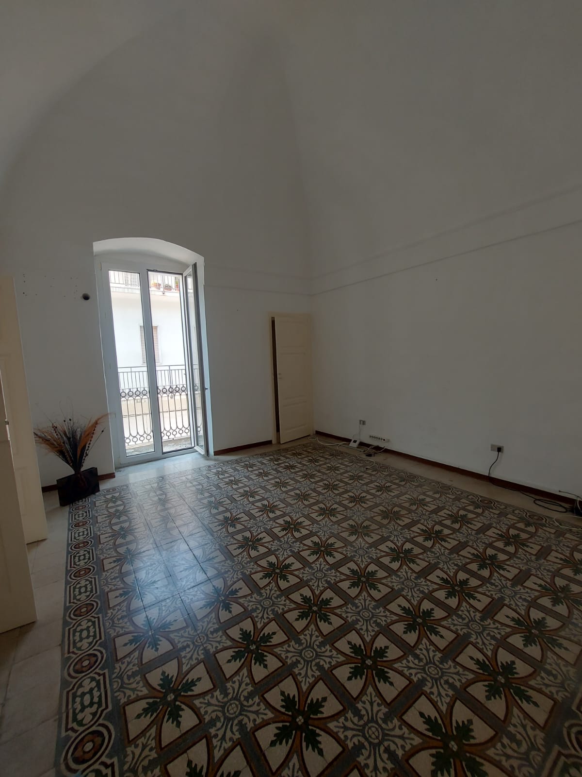 Intero stabile in via Tara, angolo via G. Paisiello