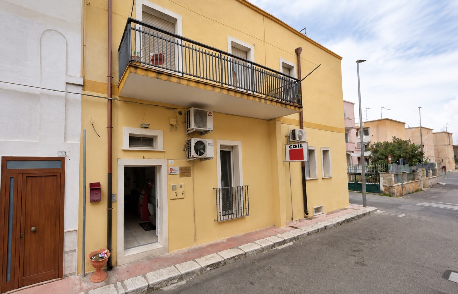 ChatGPT Image 3 giu 2026, 12_42_47 Ufficio ristrutturato in via Podgora angolo via Redipuglia