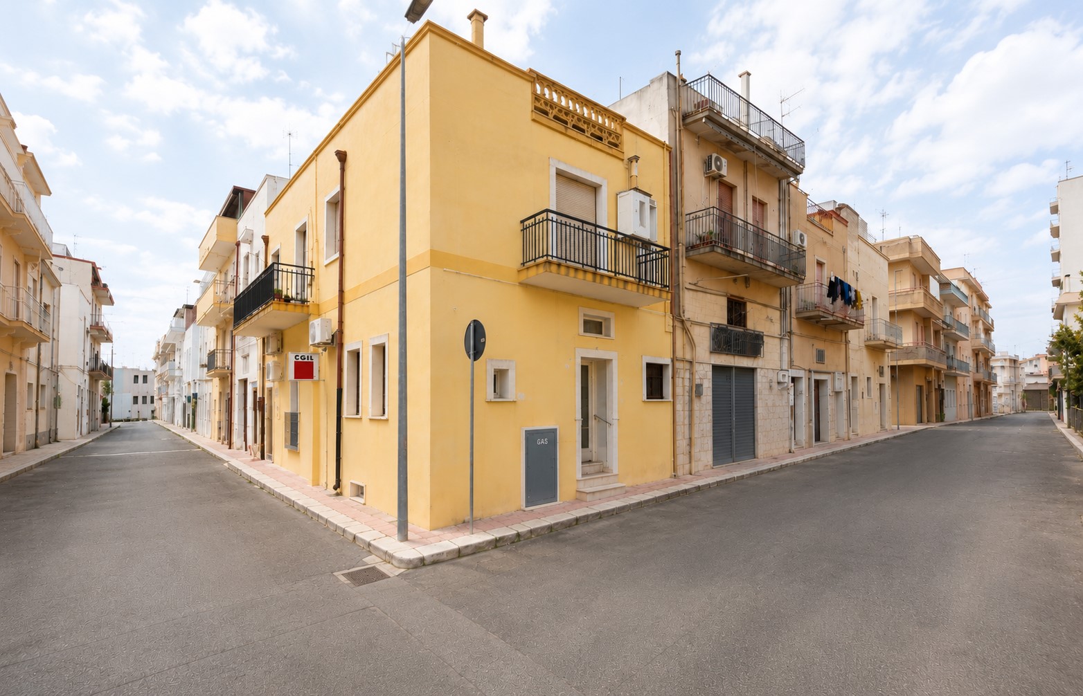 ChatGPT Image 3 giu 2026, 12_50_12 Ufficio ristrutturato in via Podgora angolo via Redipuglia