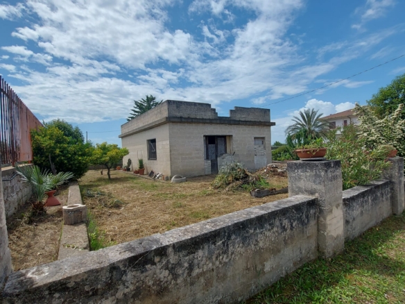 Fabbricato allo stato rustico in c.da Madonna Dattoli