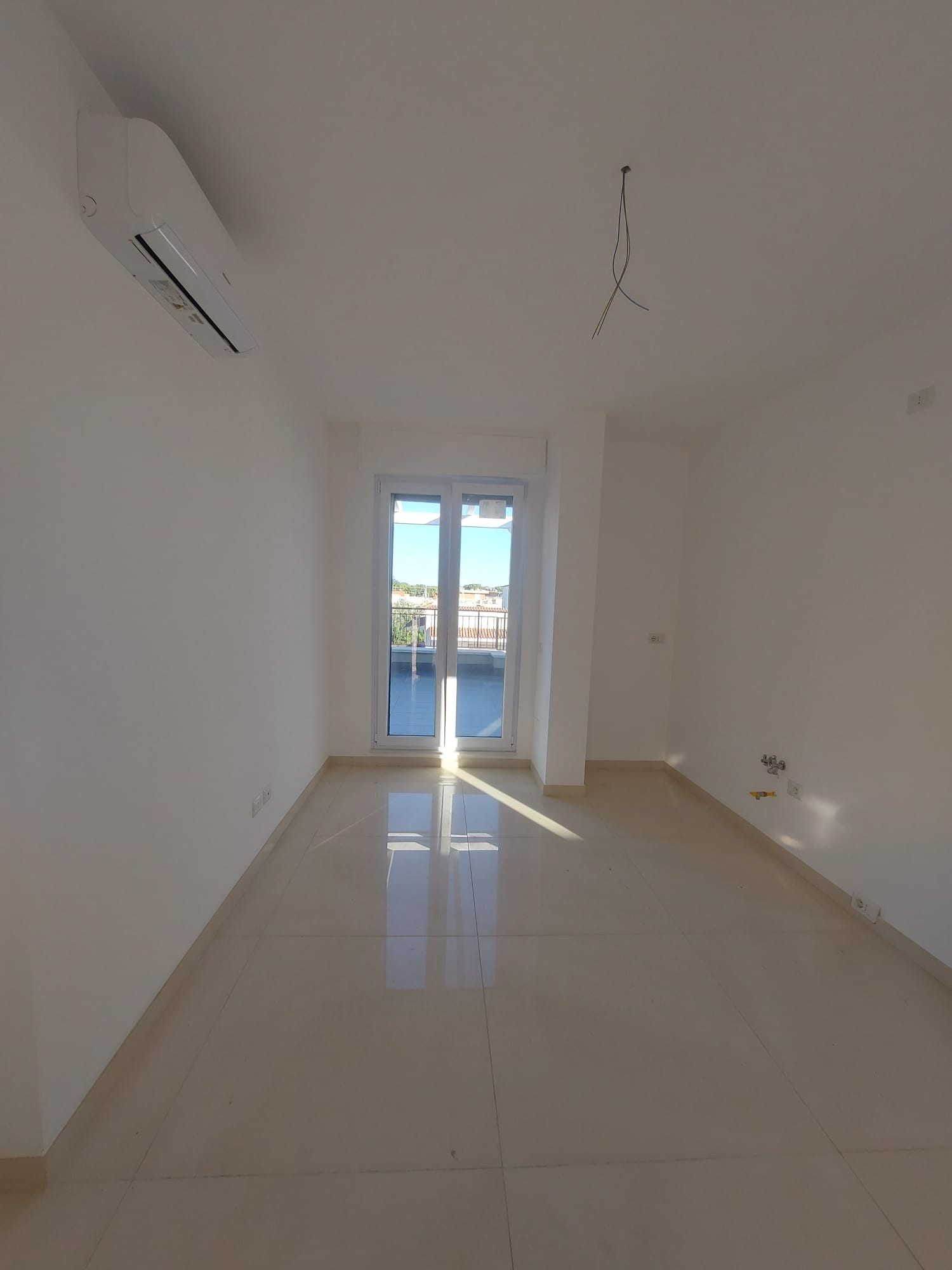 cucina Appartamento con ampia veranda in via Arturo Toscanini
