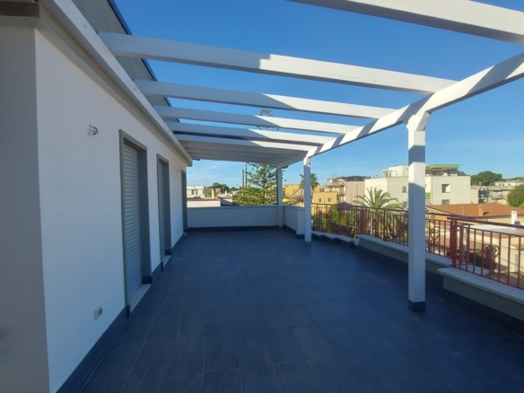 Appartamento con ampia veranda in via Arturo Toscanini