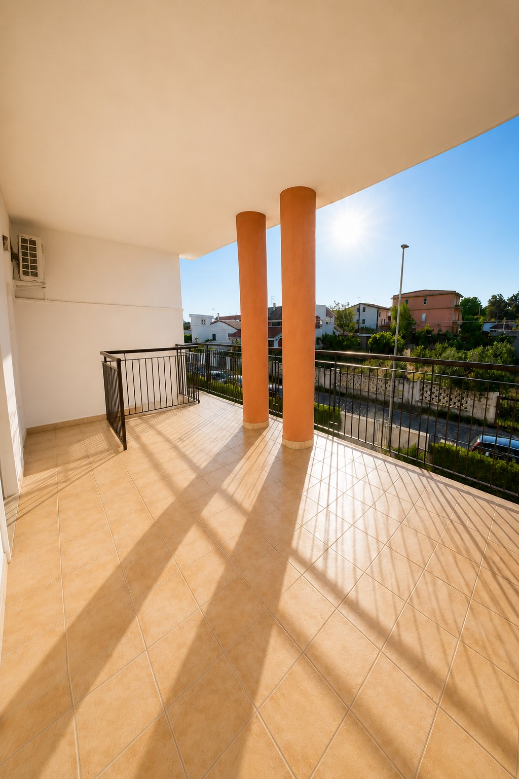 veranda_verticale Appartamenti primo piano in via Pescara