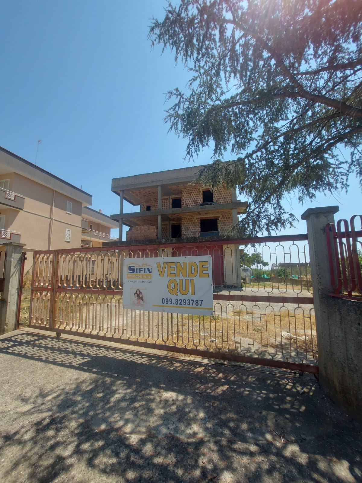 1 Intero stabile in via Montescaglioso