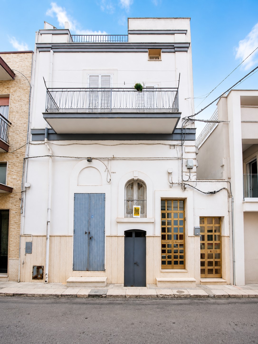 10 Intero stabile (frazionabile) in via Federico di Svevia