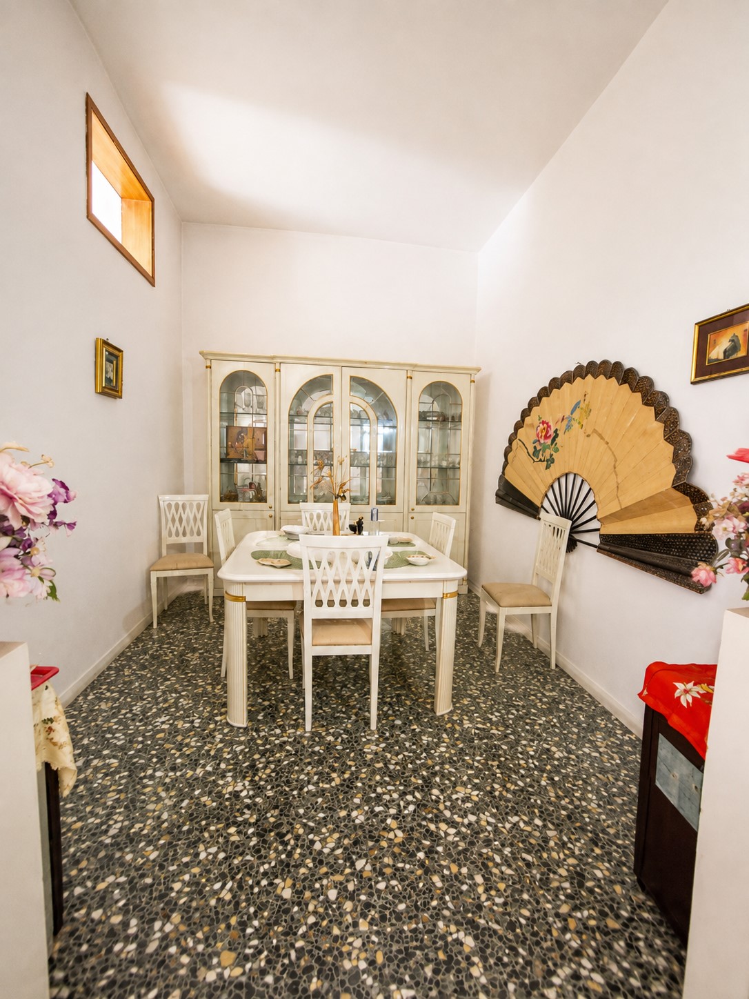 12 Intero stabile (frazionabile) in via Federico di Svevia