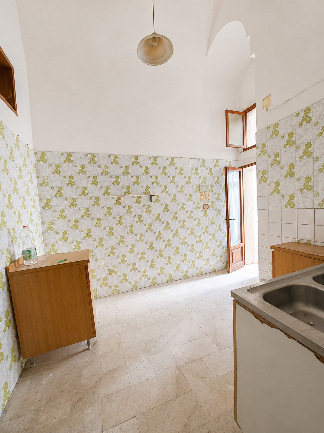 13 Intero stabile (frazionabile) in via Federico di Svevia
