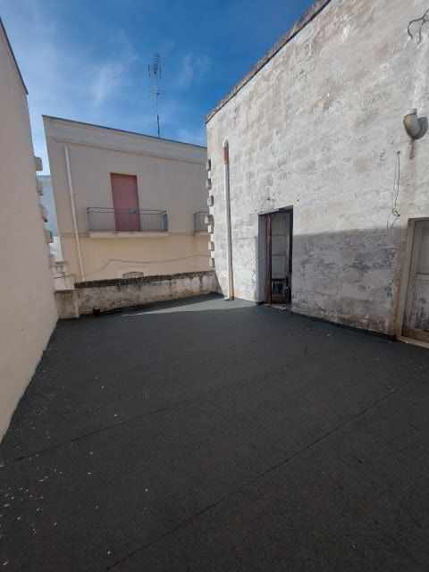 Intero stabile in via Montegrappa