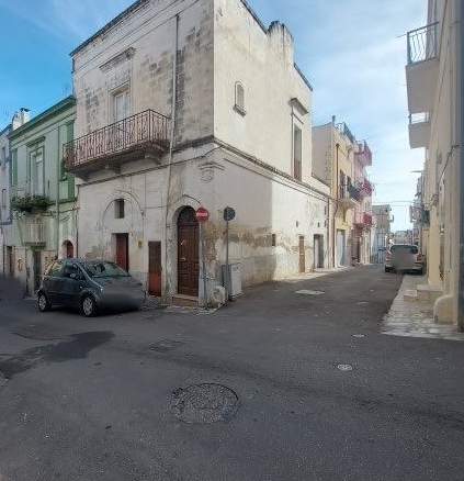 Intero stabile in via Montegrappa