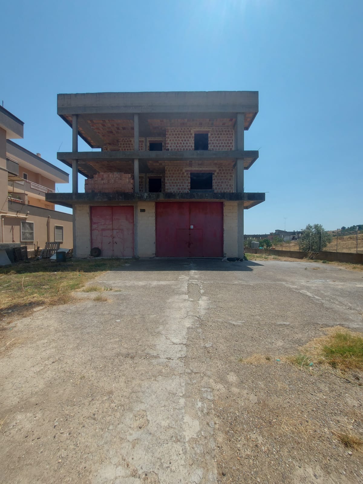 3 Intero stabile in via Montescaglioso