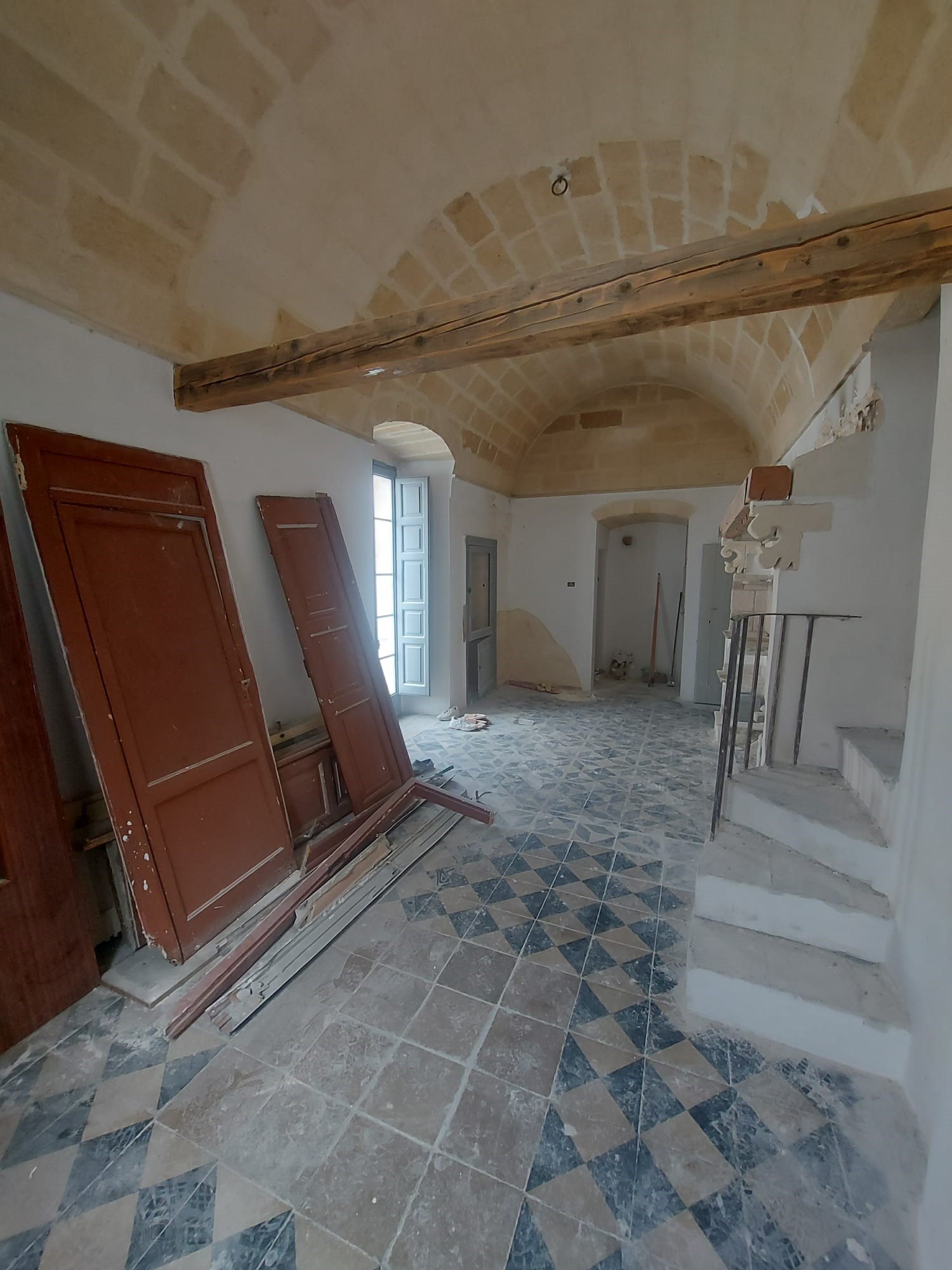 9 Intero stabile in via Calvario