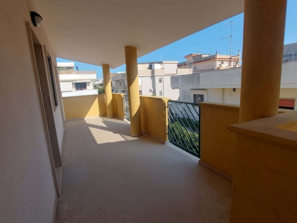 Appartamento con accesso indipendente in via Umberto Giordano